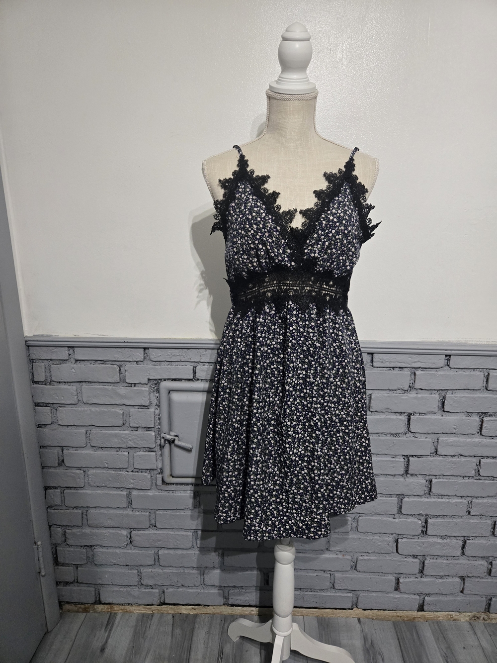 SHEIN Navy Floral Spaghetti Strap Dress